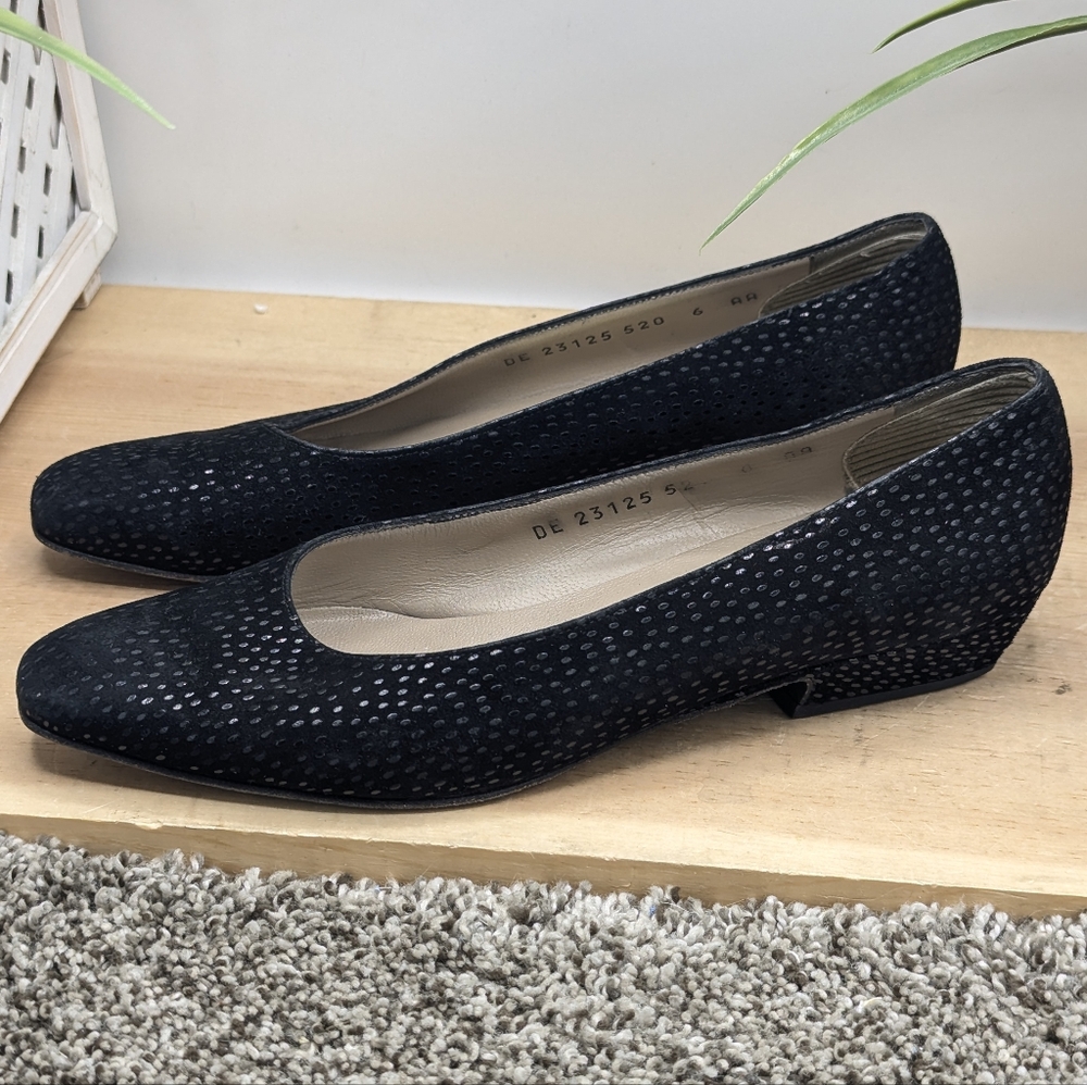 Salvatore Ferragamo Women's Size 6 AA Suede Leather Pumps